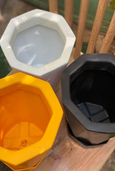 Matera plástica decorativa con plato | Al Solar Vivero